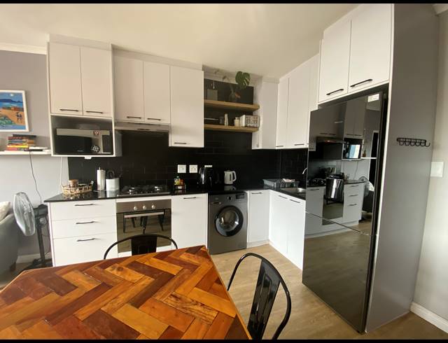 2 BEDROOM APARTMENT TO LET IN BEACHFRONT